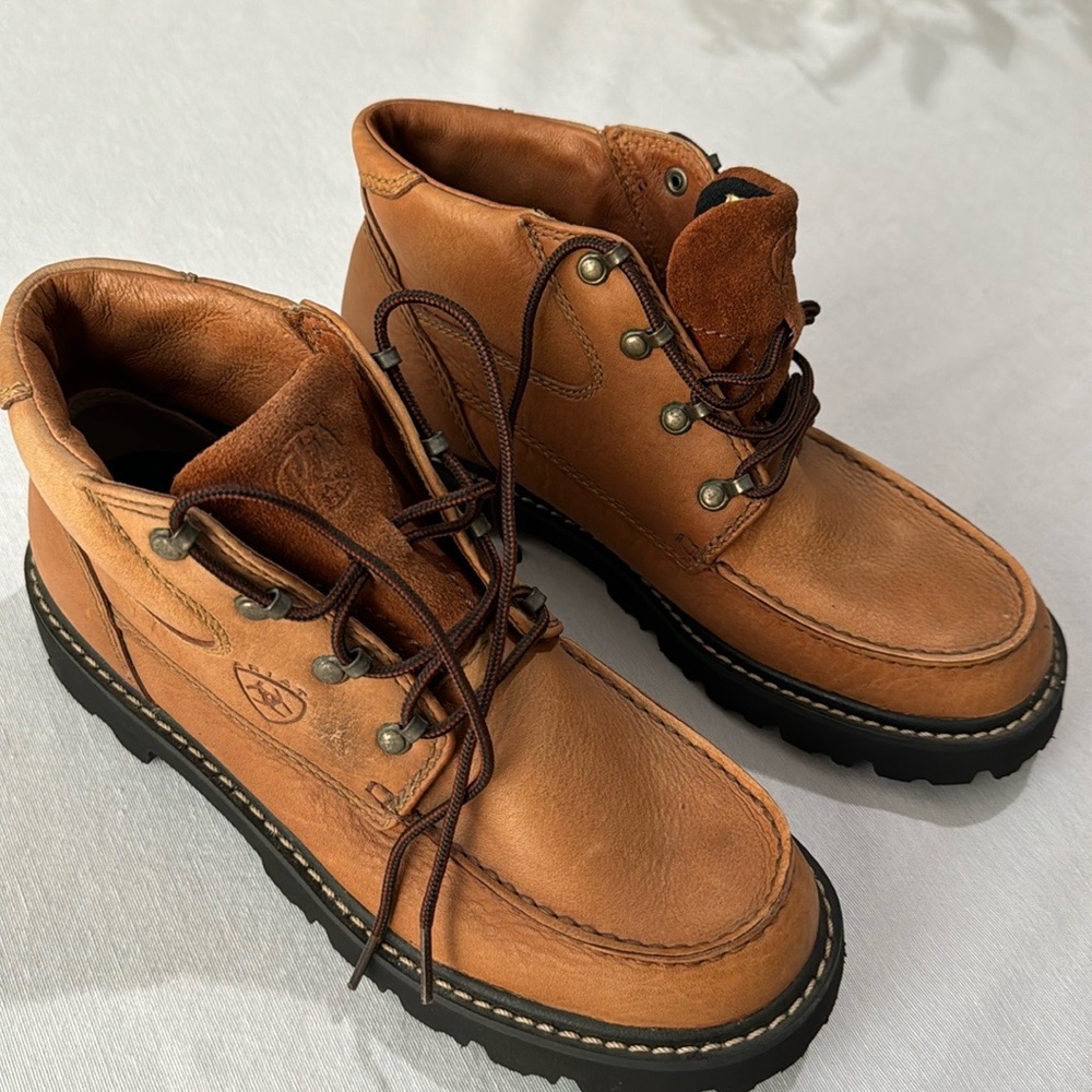 ARIAT MEN LOOKOUT CHUKKA BOOTS